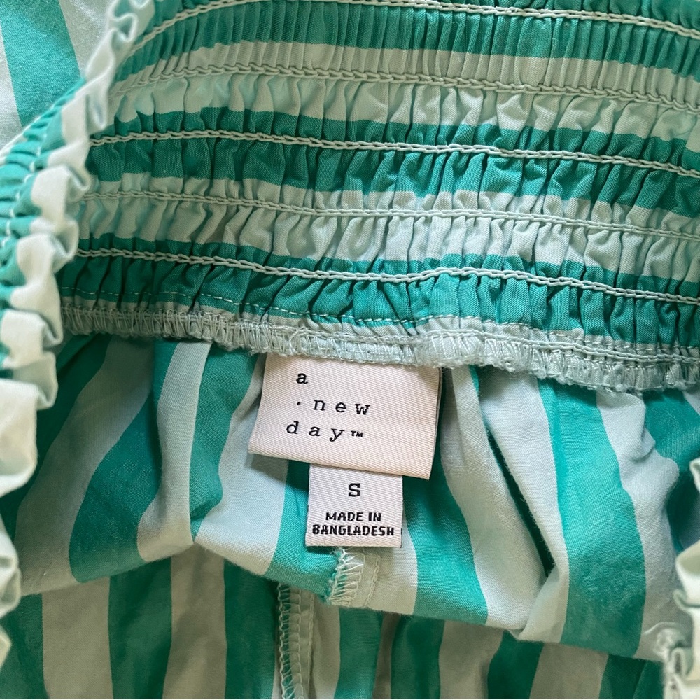 Striped Teal and White Shorts size S - Picture 10 of 10